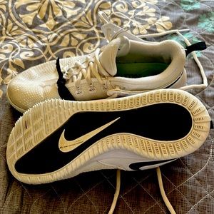 Women’s Nike volleyball shoes. Used ,good condition.Some damage at toe as shown